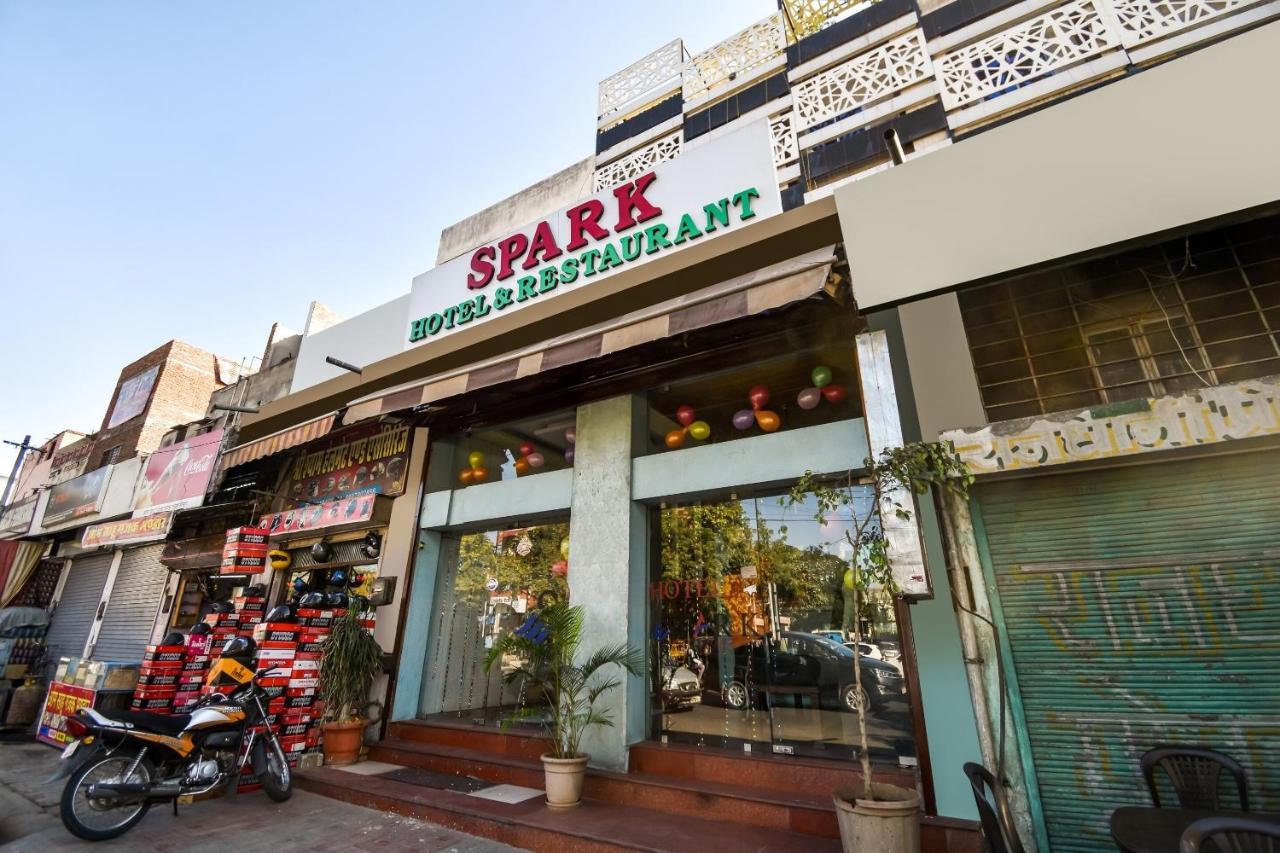 Oyo Flagship Hotel Spark Jaipur Bagian luar foto